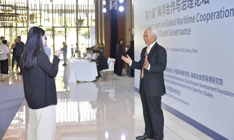 论坛期间,吴士存接受多家媒体现场专访