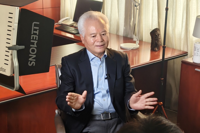 吴士存在京接受NHK记者专访